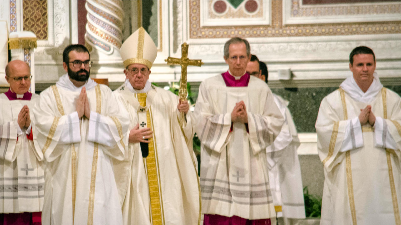 Immagine della messa, Papa con fra Luca e fra Philip Mulryne