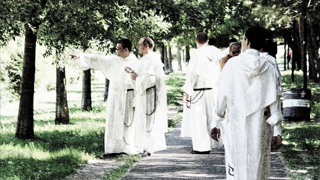 Frati domenicani a passeggio