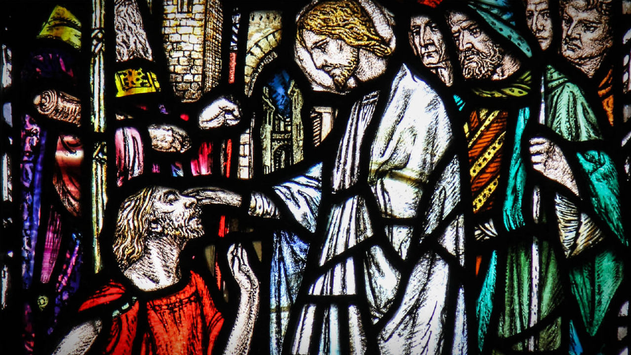 Gesù guarisce cieco, Vetrata di Douglas Strachan, chiesa della Santa Trinità, S. Andrea