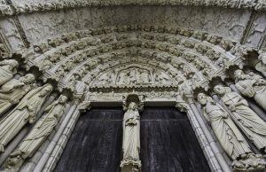 Vergine Maria con santi, Portale della cattedrale di Chartres