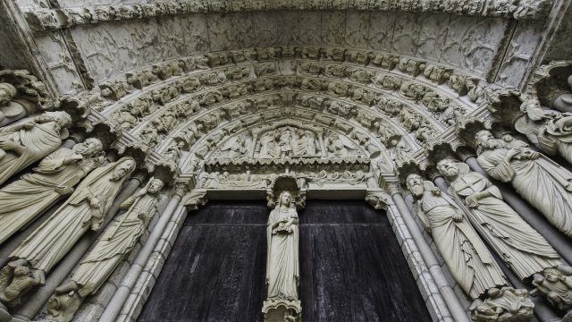 Vergine Maria con santi, Portale della cattedrale di Chartres